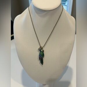 BETSEY JOHNSON VINTAGE NECKLACE WITH TEAL & PURPLE PARROT ON GOLD TONE CHAIN
